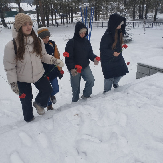 Память жива в наших сердцах.
